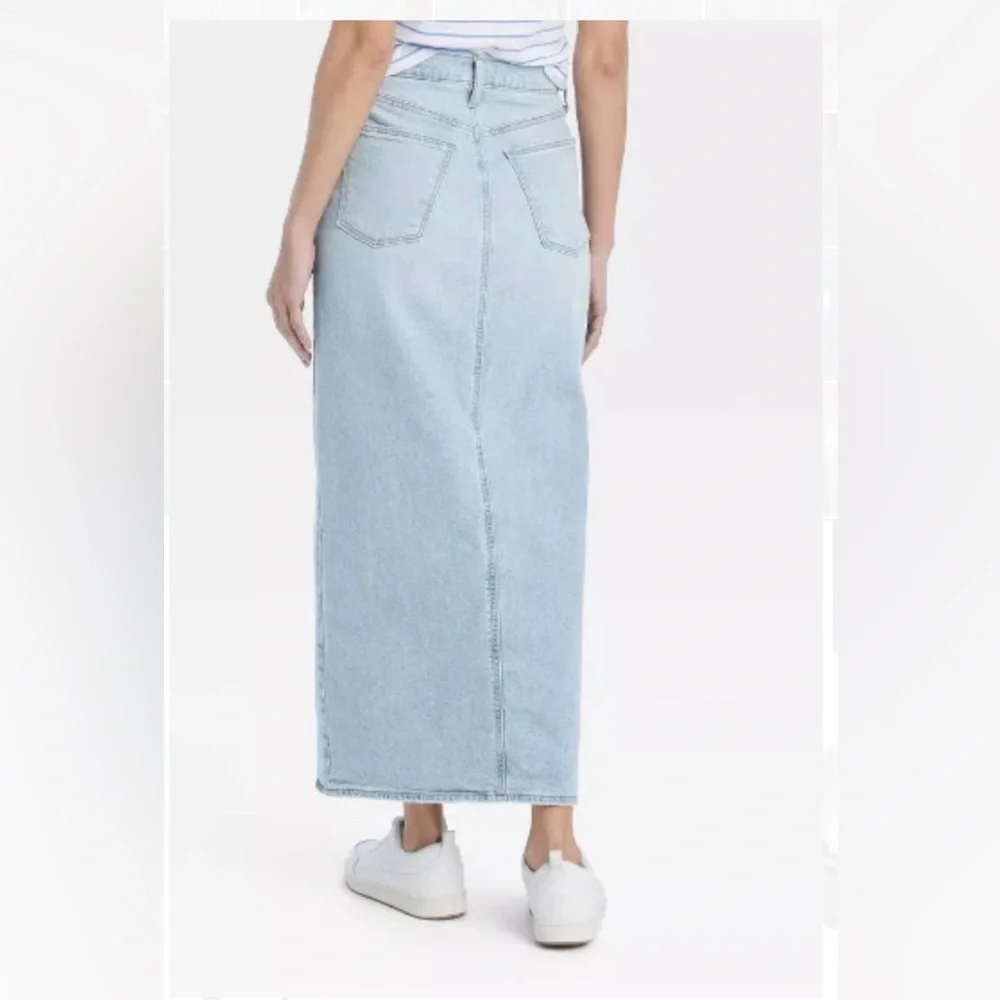 Universal Thread Woman’s Light Blue Wash Denim Maxi Skirt NWT